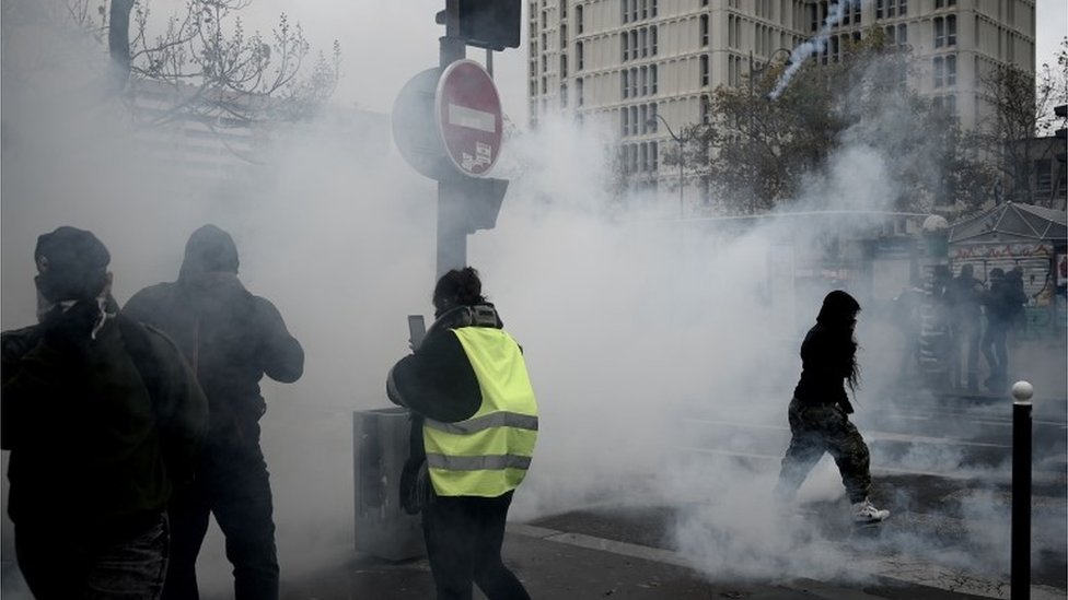 Gnev Žutih prsluka još uvek potresa Francusku
