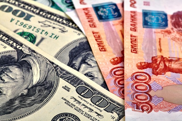 Rusija na putu da odbaci dolar, rublja ojaèala prema "zelembaæu"
