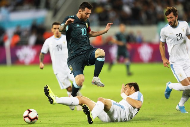Mesi iz penala u nadoknadi spreèio pobedu Urugvaja