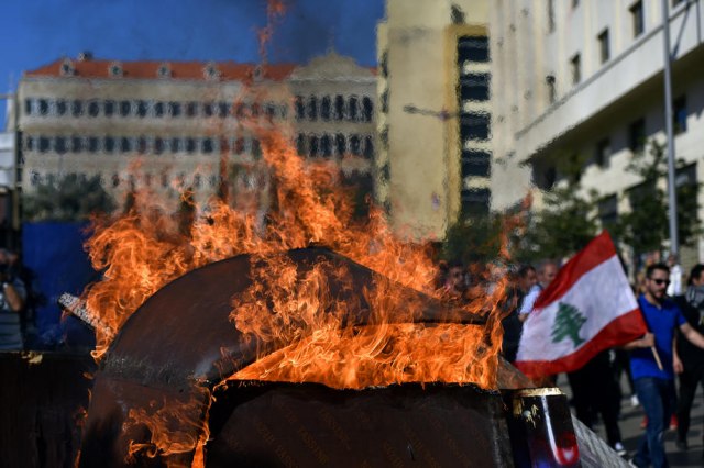 Liban: Demonstranti spreèili poslanike da uðu u parlament