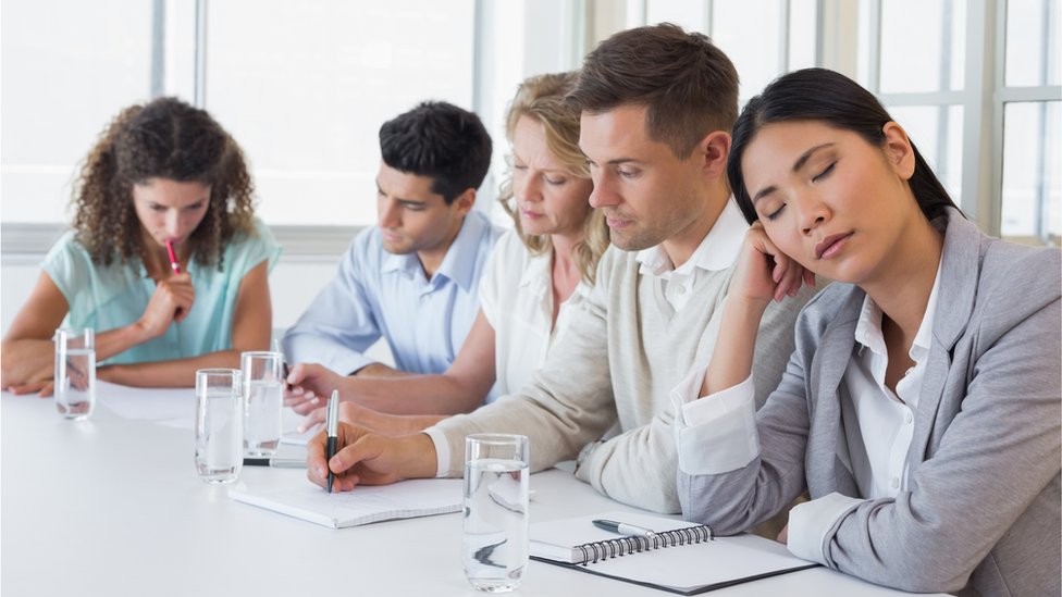 Spavanje na poslu: Da li zaposlenima treba dozvoliti da dremnu