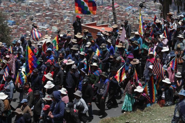 Bolivija: Suzavcem rasterana pogrebna povorka