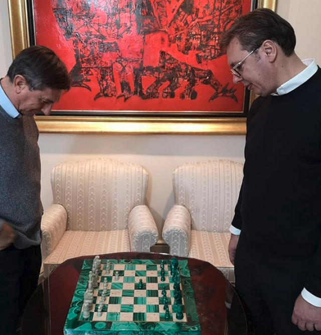 Vučić i Pahor odigrali partiju šaha: 