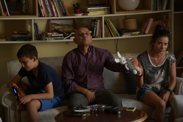 Besa - Petak, 10. jun, 9. epizoda - Porodici je jasno da je Uroš upleten u mutne poslove