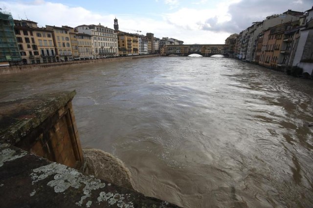 U Italiji se srušio most zbog poplava