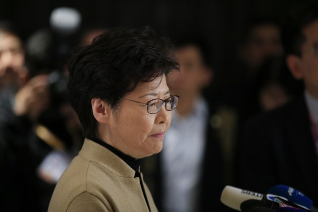 Šefica hongkonške vlade obećava da će ozbiljno razmotriti rezultate lokalnih izbora