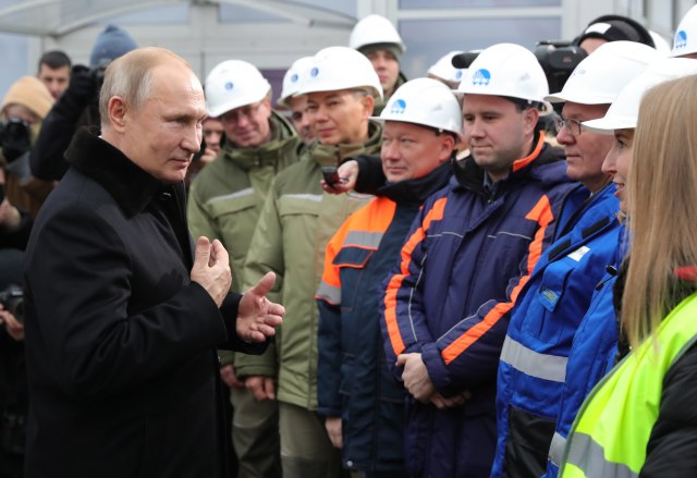 Putin otvorio auto-put budućnosti: Od Moskve do Sankt Peterburga pet i po sati