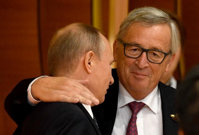 Putin i Junker u telefonskom razgovoru: Održaæemo liène kontakte