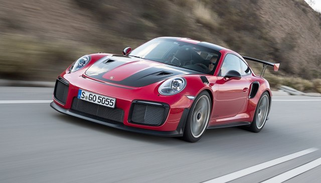 Slupao skupoceni Porsche tokom test vožnje – kaže, izdale ga koènice