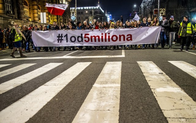 "Uèvrstili ste Vuèiæevo mesto u fotelji, SzS vas koristi": Kritike još jednog organizatora protesta