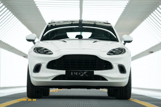 Zavirite u fabriku u kojoj se sklapa prvi Aston Martin SUV FOTO