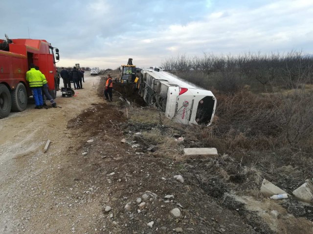 Nesreća na putu prema Kopaoniku: Prevrnuo se autobus, jedna osoba poginula FOTO VIDEO
