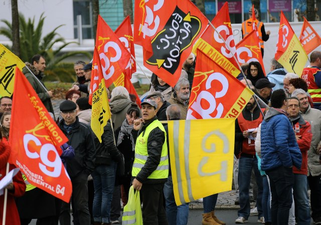 Protesti u Parizu: "Žuti prsluci" gaðali policiju, uzvraæeno suzavcima
