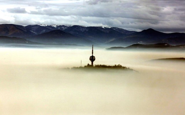 Sarajevo pojeli smog i magla; svi letovi otkazani FOTO/VIDEO