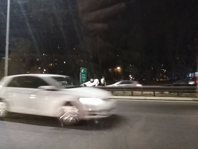 Prevrtanje automobila kod Arene, saobraćaj stoji FOTO