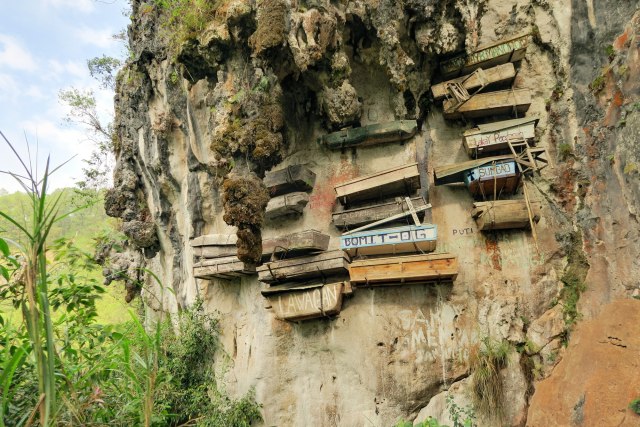 Kovčezi koji vise s litice: Običaj na Filipinima koji postoji više od 2.000 godina