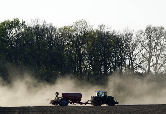 Pomama za traktorima: Na IPARD javni poziv stiglo 437 zahteva više nego 2018.