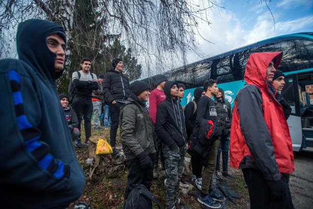 Više od 600 migranata iseljeno iz kampa Vuèjak, ali se šestorica migranata nisu našli meðu njima