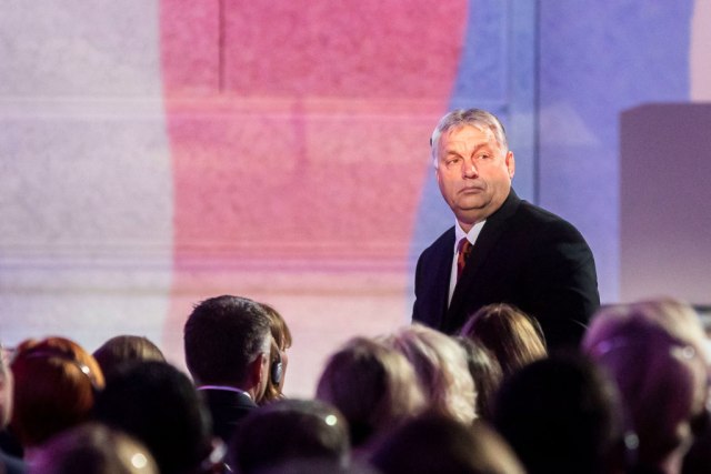 Orban "puca rafalno"