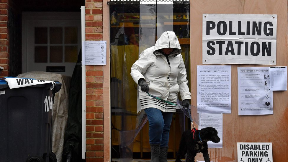 Izbori 2019 - Velika Britanija: Politièari, ljubimci i neobièna biraèka mesta