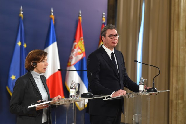 Vučić: Mi imamo poverenja u Makrona
