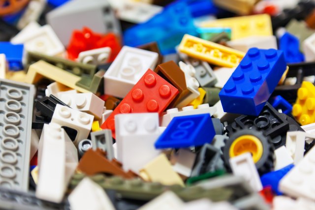 Kreirao neverovatnu mašinu koja savršeno raspoređuje Lego kockice: 