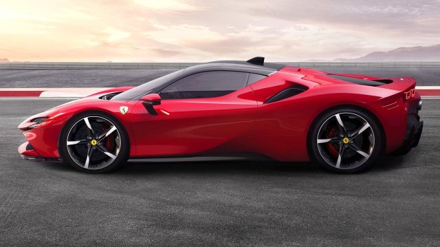 Ferrari odložio svoj prvi EV do 2025.