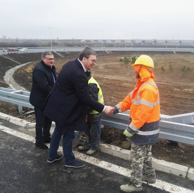 Vučić: Vredni radnici rade veliki posao za sve nas VIDEO