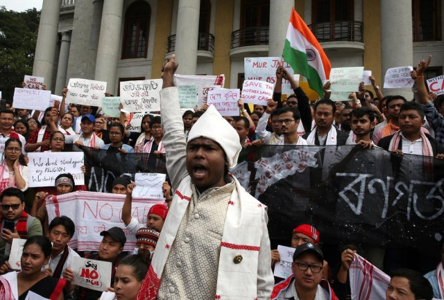 Protesti u Indiji odložili posetu premijera Japana