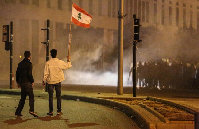 Gumeni meci i suzavac: Kulminacija nereda u Bejrutu VIDEO