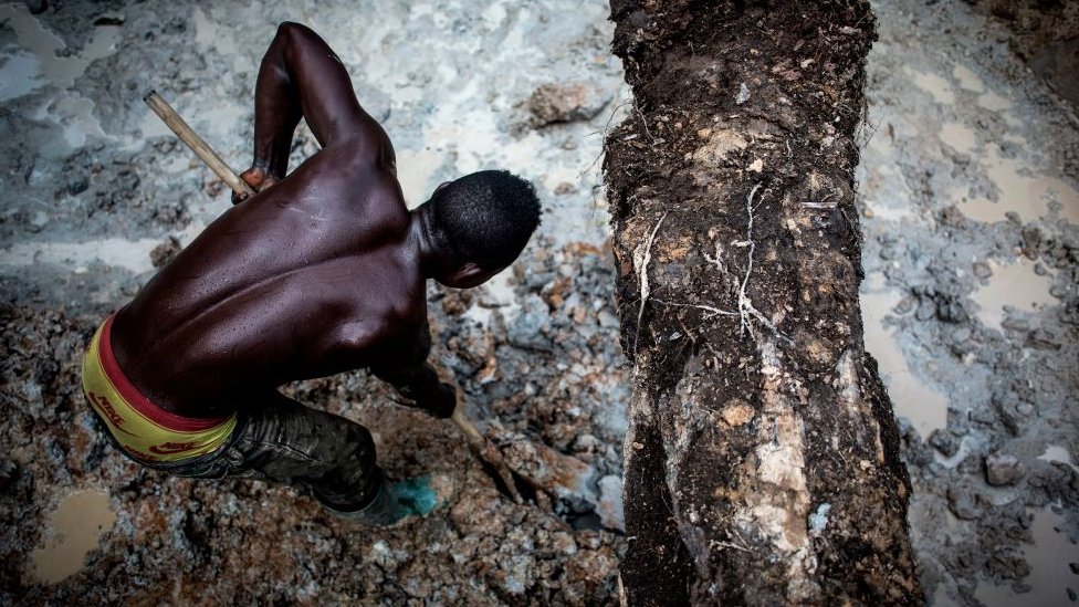 Kongo: Vodeæe tehnološke kompanije na sudu zbog smrti rudara koji kopaju kobalt