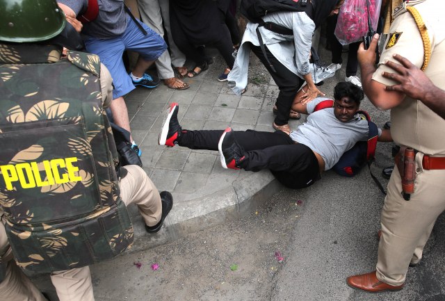 Haos u Indiji ne prestaje, uhapšeno stotine demonstranata