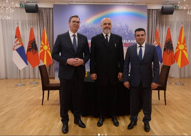 Vučić u Tirani, sastao se s Ramom i Zaevim FOTO