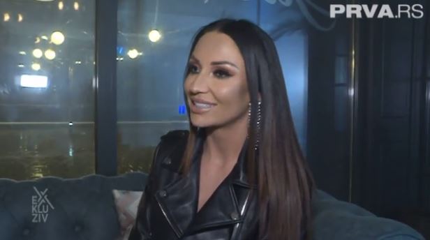 Katarina Živković više ne izgleda ovako! Pevačica skroz promenila imidž! (FOTO)
