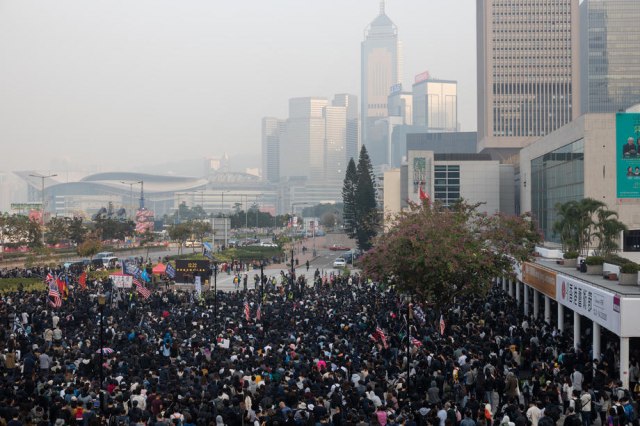 Hongkong: Policija upotrebila biber sprej protiv demonstranata