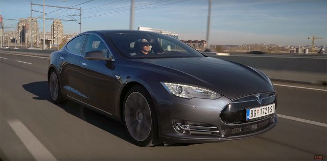 Auto-test: Novogodišnji specijal – Tesla model S P85D VIDEO