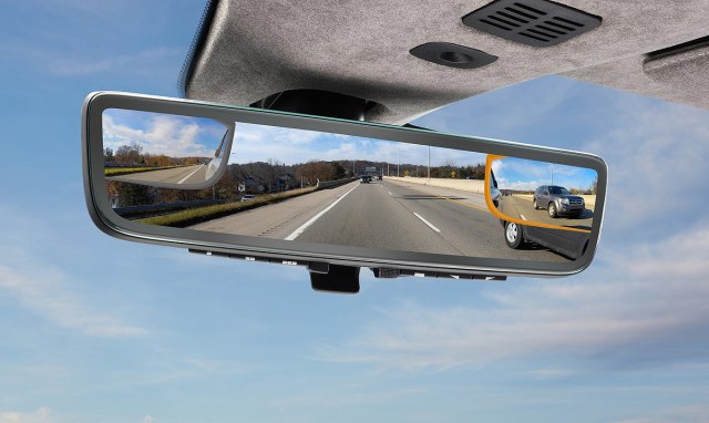Jedan retrovizor umesto tri – da li biste mogli da se naviknete? FOTO