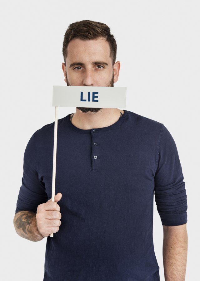 Prepoznajte kada vas neko laže: Ovih 15 stvari prevaranti najčešće rade
