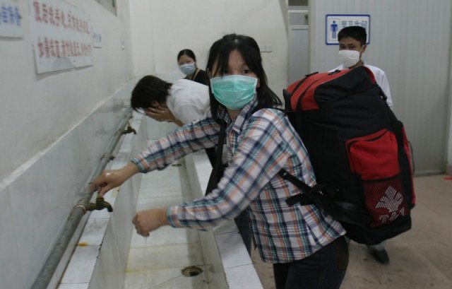 Kinezi u strahu, vlasti tvrde da tajanstvena bolest nije SARS