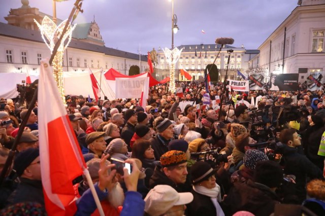 Hiljade ljudi na ulicama Varšave: Nemi "Marš hiljadu toga" FOTO
