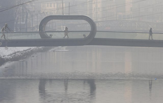 Proglašena uzbuna u Sarajevu, vazduh opasan po zdravlje FOTO
