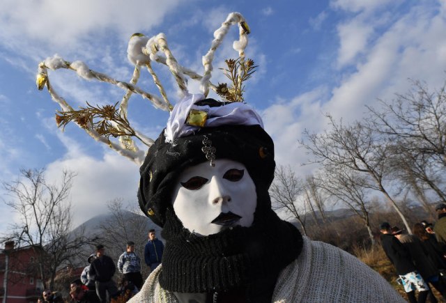 Vevèanski karneval: Paganski obièaj veæ 1400 godina živi na Balkanu meðu hrišæanima FOTO