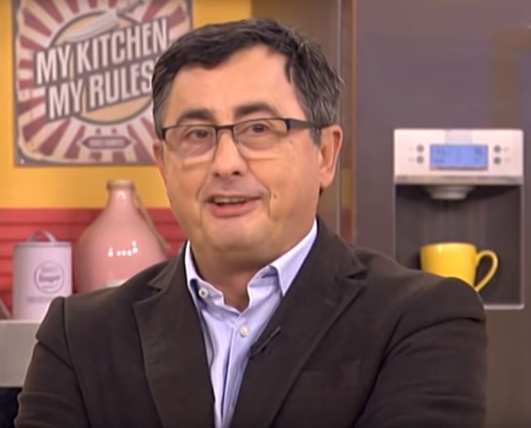 Supruga Voje Nedeljkovića je od njega MLAĐA skoro DVE DECENIJE i izgleda kao prava MANEKENKA! (FOTO)