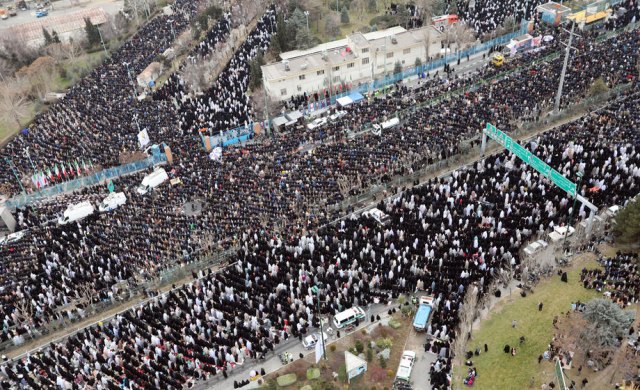 "Iran ustao na noge nakon propovedi verskog voðe"