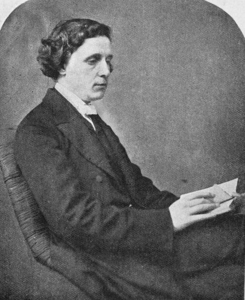 Alis Lidel koju je Luis Kerol često fotografisao bila je inspiracija za 