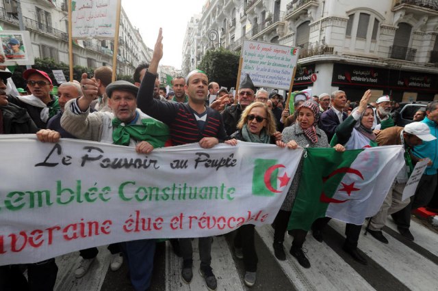 U Alžiru nekoliko hiljada ljudi na protestu protiv vlasti