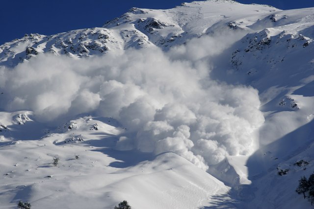 Sedmoro nestalo u lavini na nepalskim planinama