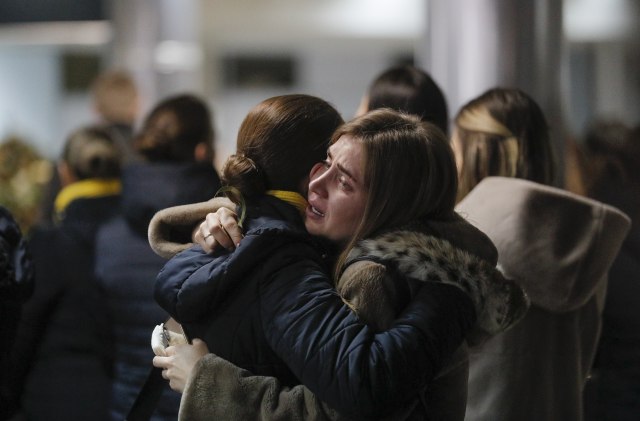Tela Ukrajinaca poginulih u obaranju aviona vraćena kući FOTO