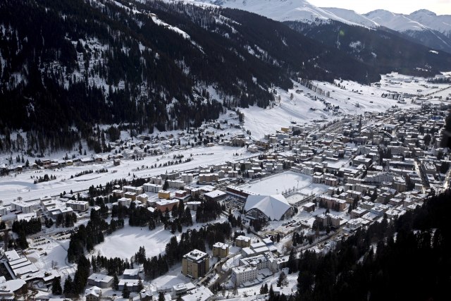 Poèinje ekonomski forum u Davosu, uèestvuje Vuèiæ