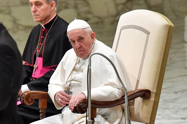 Papa poruèio moænicima u Davosu: "Centar politike èovek, a ne profit"